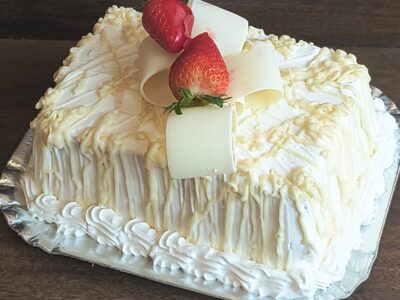 Bolo Trufado Branco com Morango